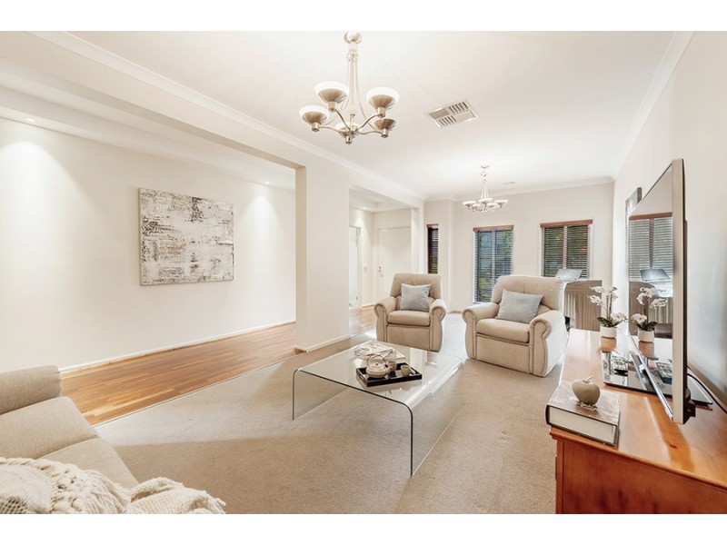 11 Eagleview Way, Craigieburn VIC 3064