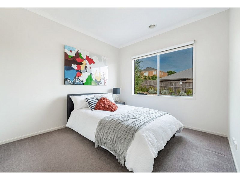 11 Eagleview Way, Craigieburn VIC 3064