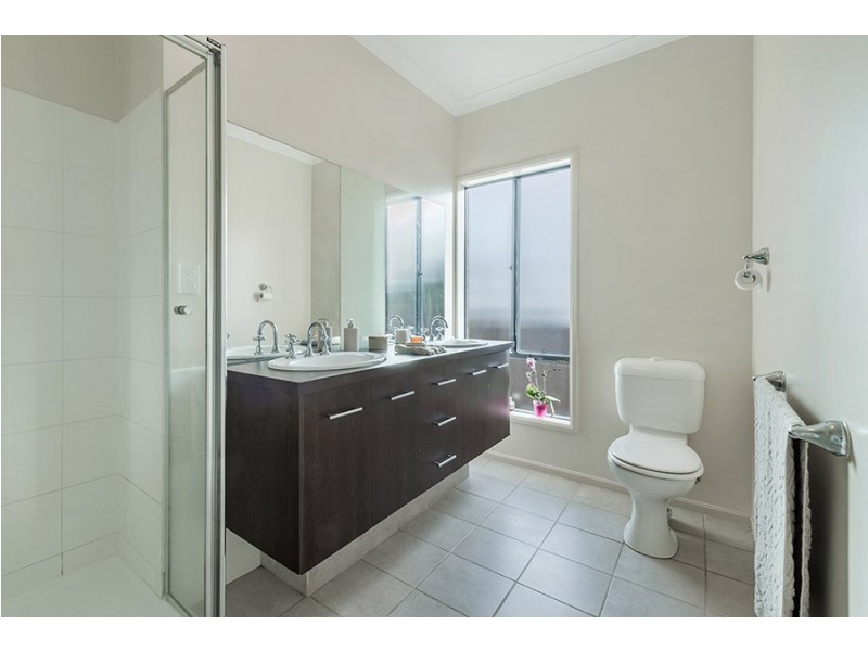 11 Eagleview Way, Craigieburn VIC 3064