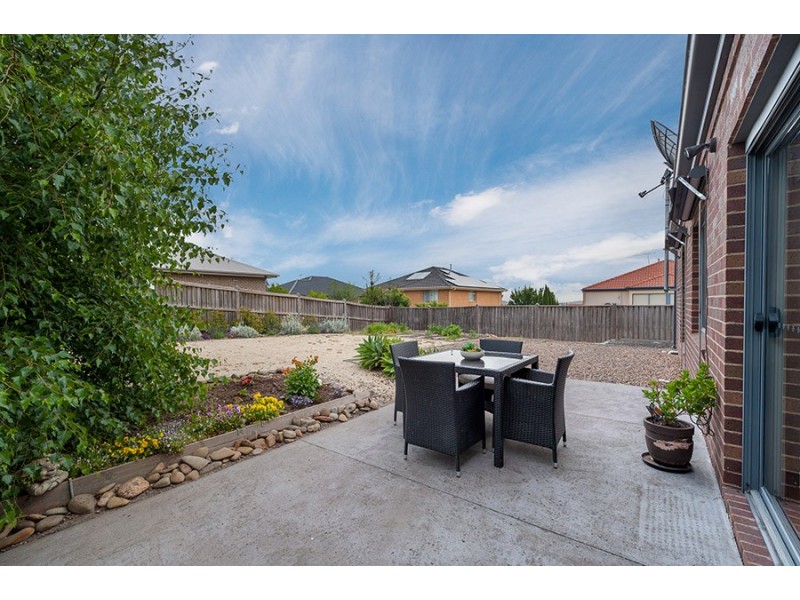 11 Eagleview Way, Craigieburn VIC 3064