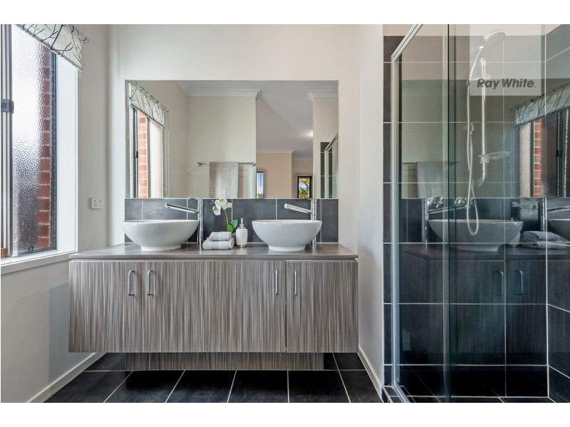 18 Arapiles Avenue, Craigieburn VIC 3064