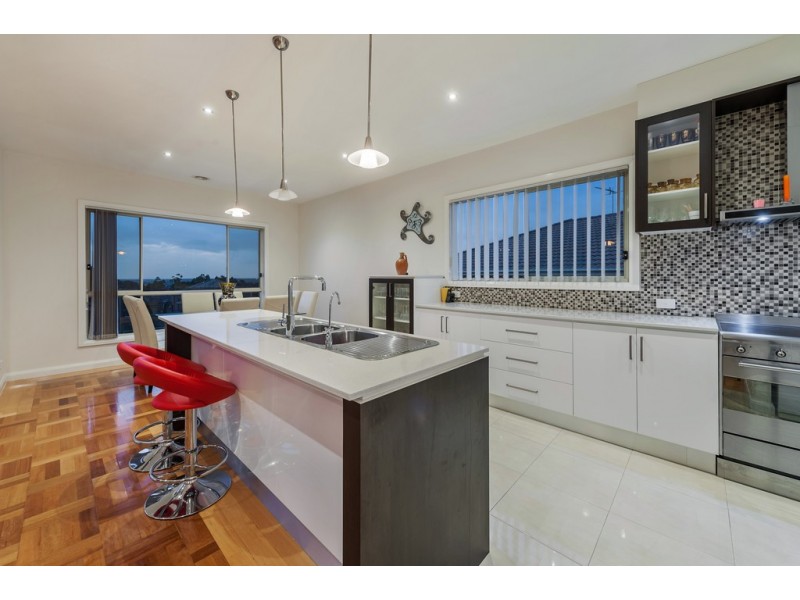 14 Thomas Street, Roxburgh Park VIC 3064