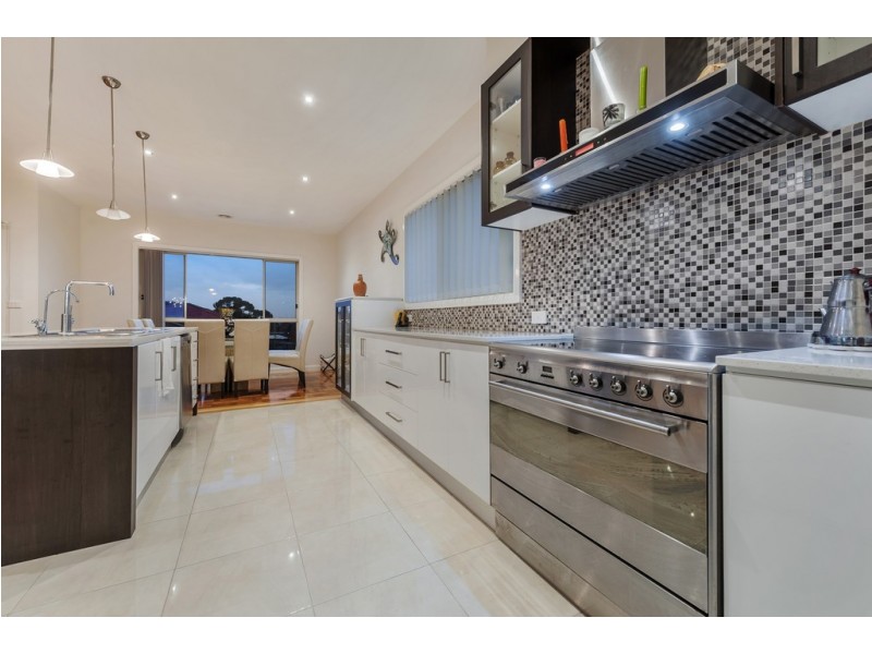 14 Thomas Street, Roxburgh Park VIC 3064