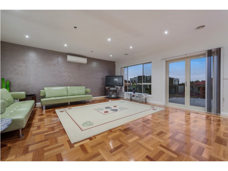 14 Thomas Street, Roxburgh Park VIC 3064