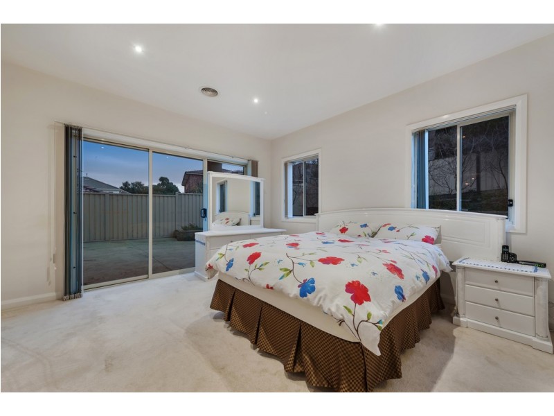 14 Thomas Street, Roxburgh Park VIC 3064