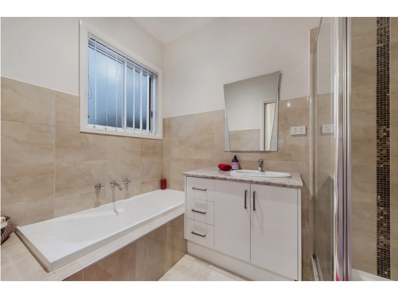 14 Thomas Street, Roxburgh Park VIC 3064