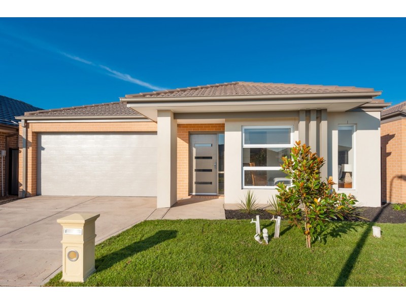 32 Lemon Myrtle Way, Craigieburn VIC 3064