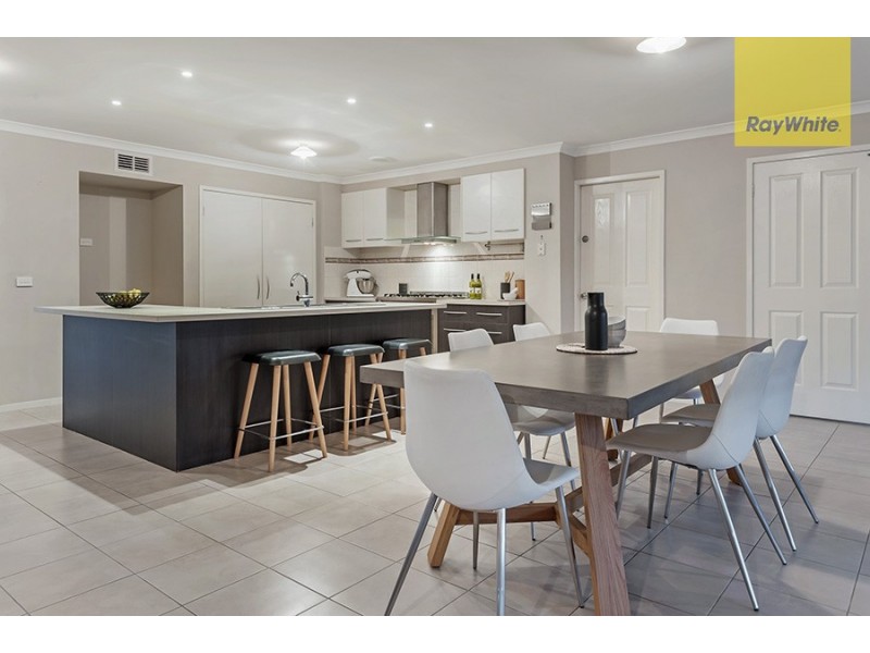 24 Paringa Avenue, South Morang VIC 3752