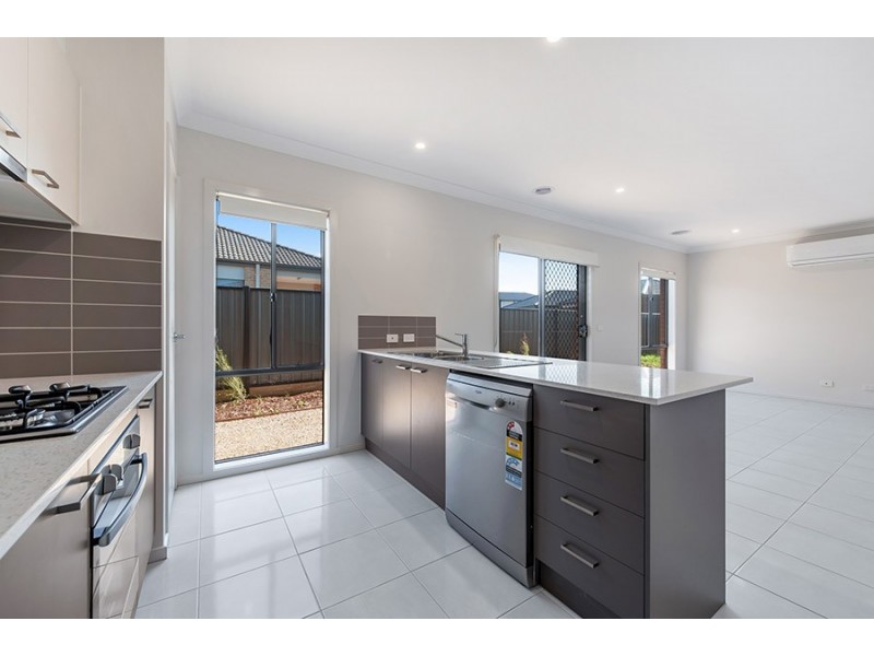 13 Progression Road, Craigieburn VIC 3064