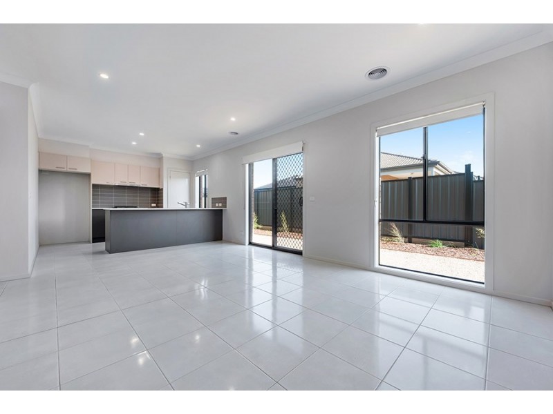 13 Progression Road, Craigieburn VIC 3064