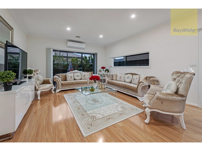 8 Woodgrove Street, Craigieburn VIC 3064