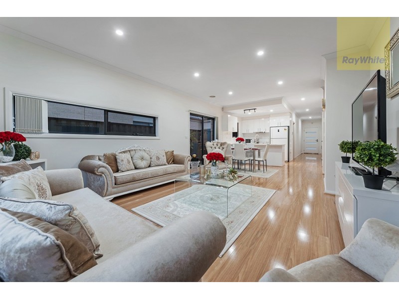 8 Woodgrove Street, Craigieburn VIC 3064