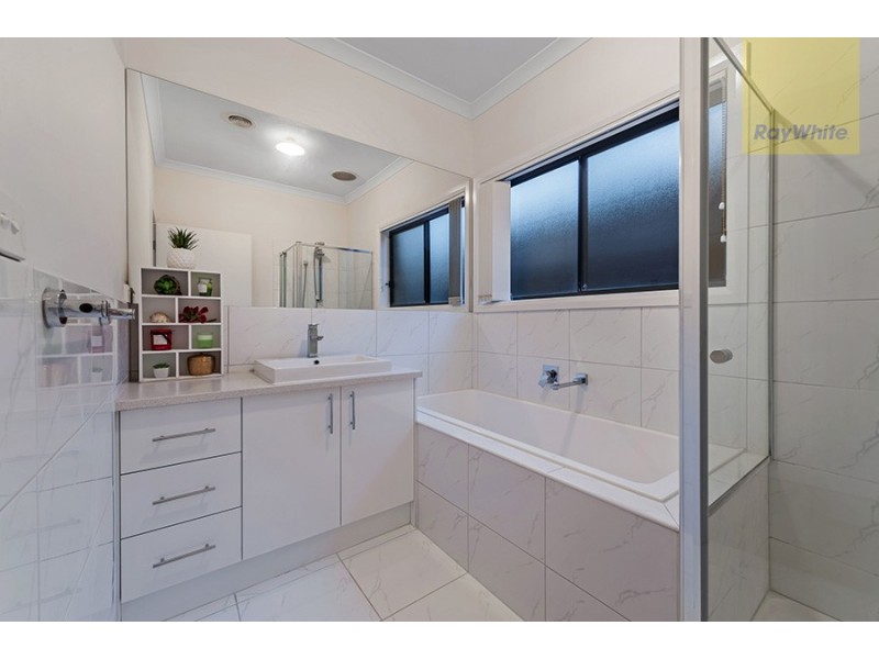 8 Woodgrove Street, Craigieburn VIC 3064