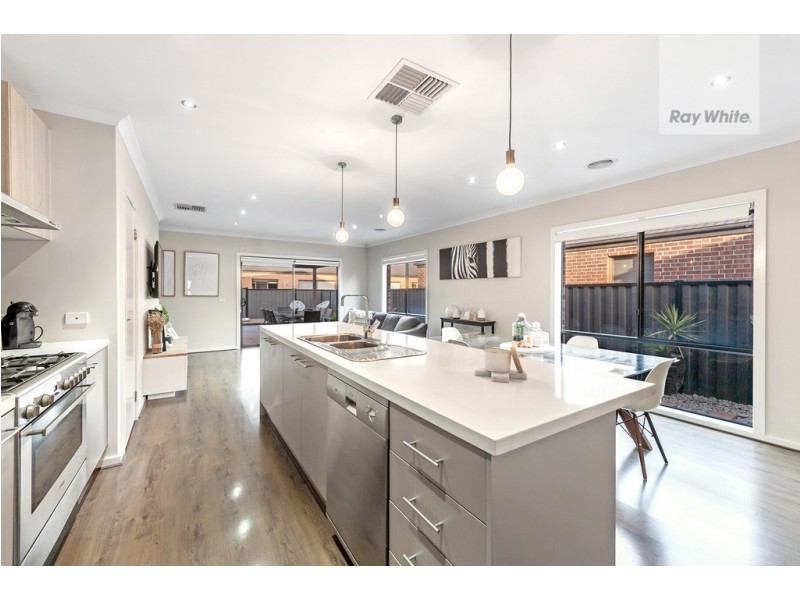 92 Moor Park Drive, Craigieburn VIC 3064