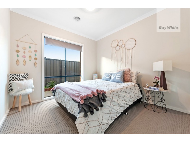 92 Moor Park Drive, Craigieburn VIC 3064