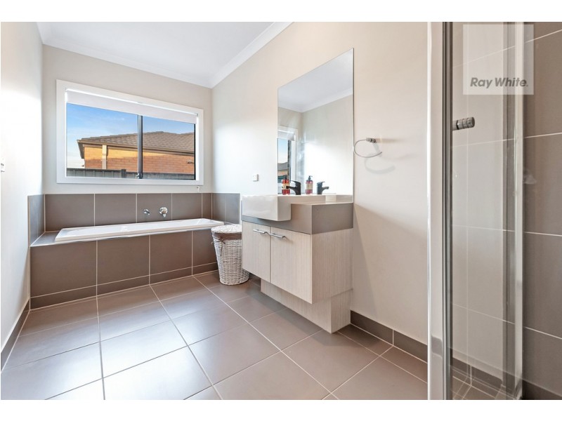 92 Moor Park Drive, Craigieburn VIC 3064