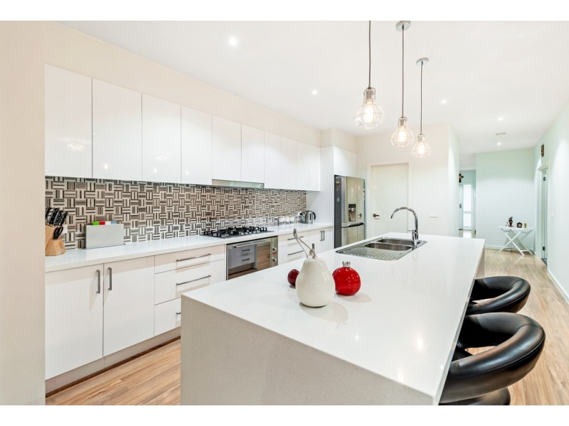 6 Virtue Way, Craigieburn VIC 3064