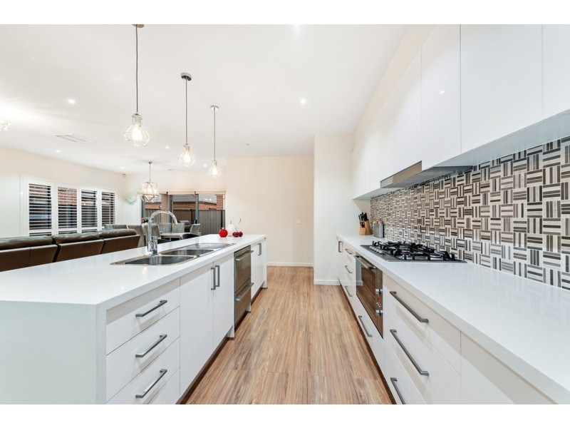 6 Virtue Way, Craigieburn VIC 3064