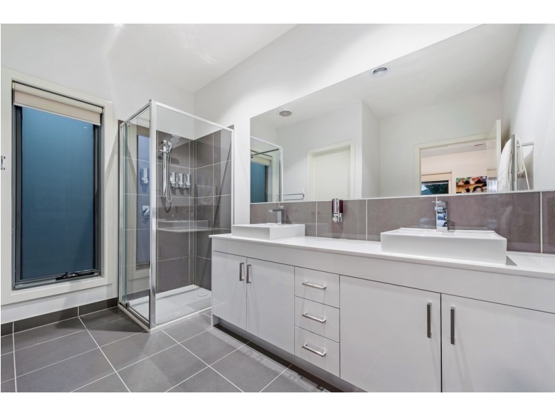 6 Virtue Way, Craigieburn VIC 3064