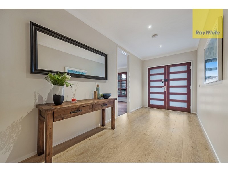 32 Viewside Crescent, Craigieburn VIC 3064