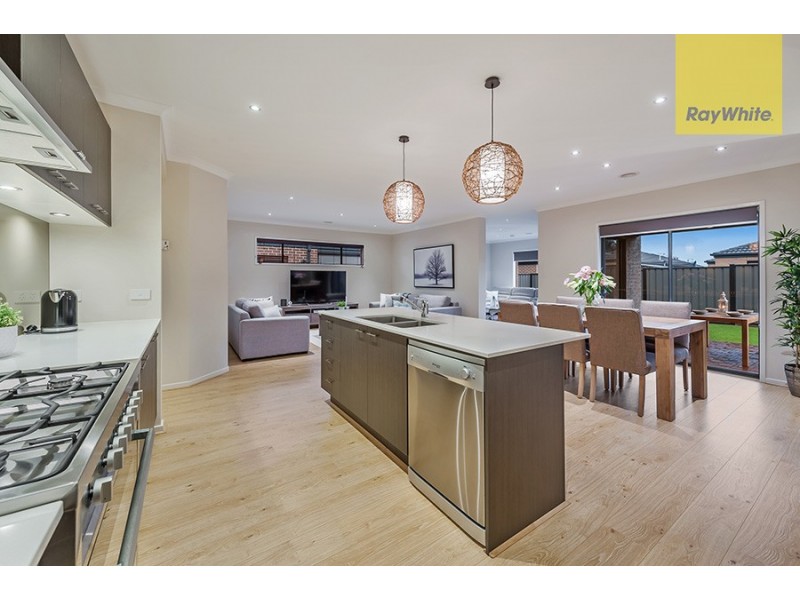 32 Viewside Crescent, Craigieburn VIC 3064