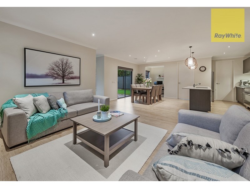 32 Viewside Crescent, Craigieburn VIC 3064