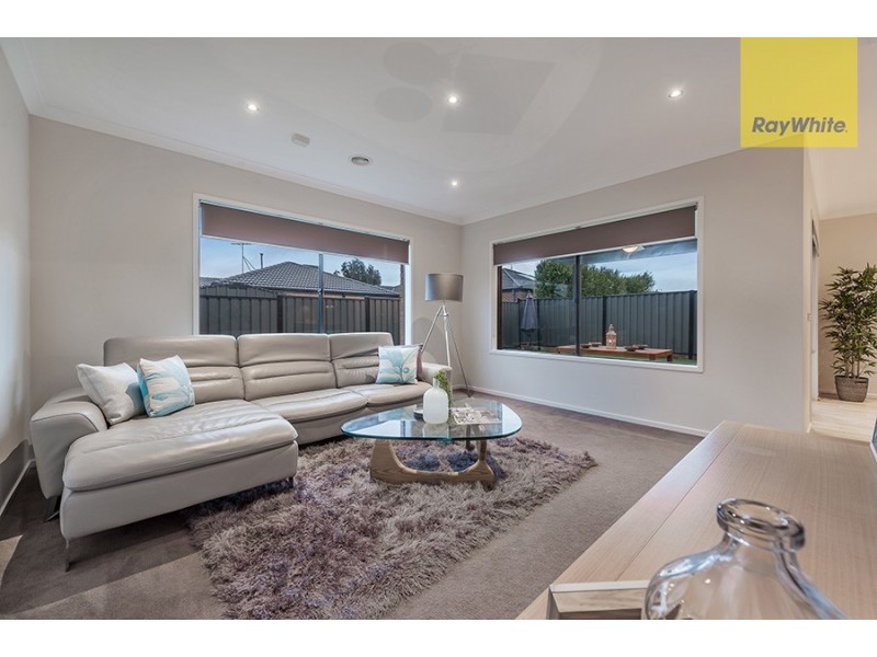 32 Viewside Crescent, Craigieburn VIC 3064
