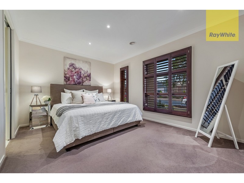 32 Viewside Crescent, Craigieburn VIC 3064