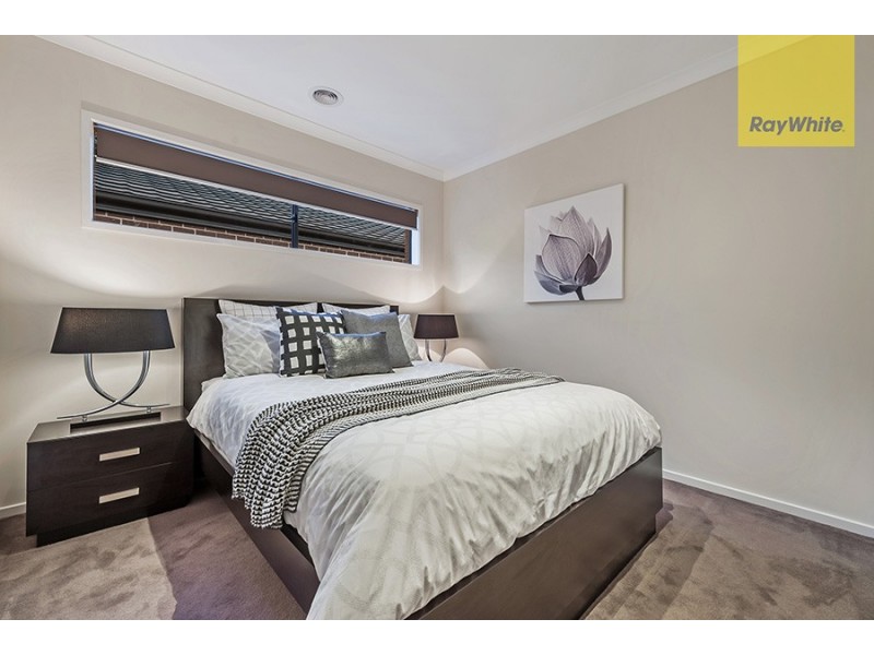 32 Viewside Crescent, Craigieburn VIC 3064