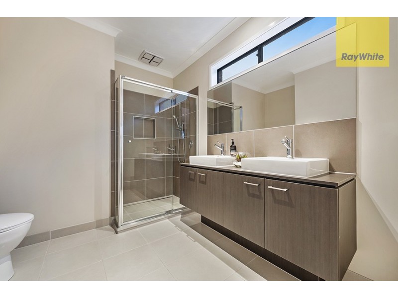 32 Viewside Crescent, Craigieburn VIC 3064