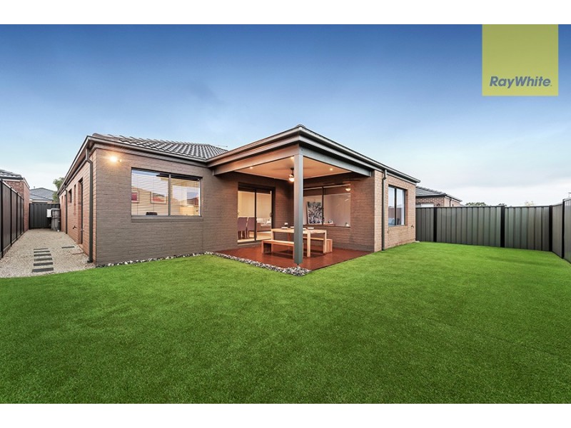 32 Viewside Crescent, Craigieburn VIC 3064