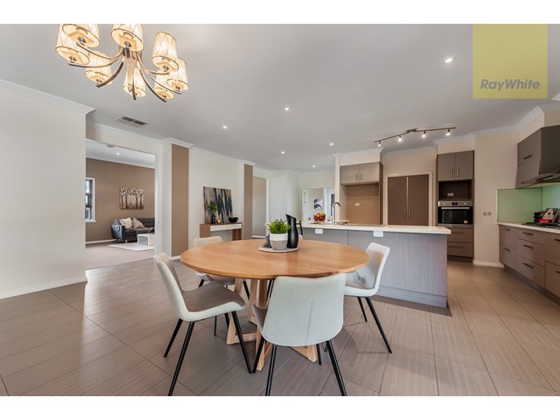 2 Healesville Loop, Craigieburn VIC 3064