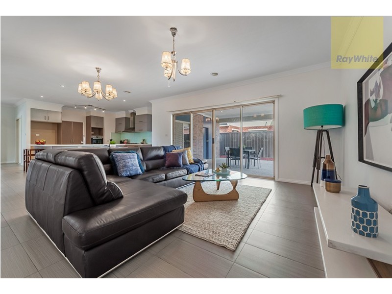 2 Healesville Loop, Craigieburn VIC 3064