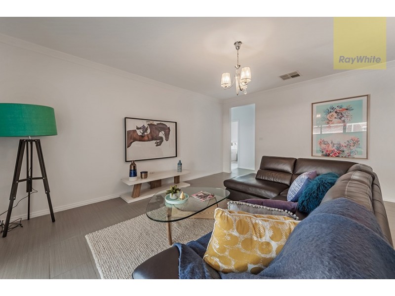 2 Healesville Loop, Craigieburn VIC 3064