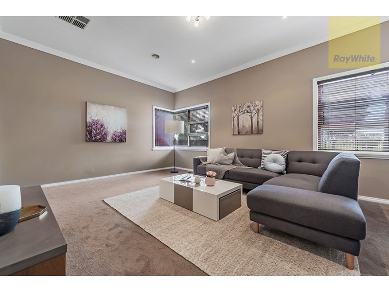 2 Healesville Loop, Craigieburn VIC 3064