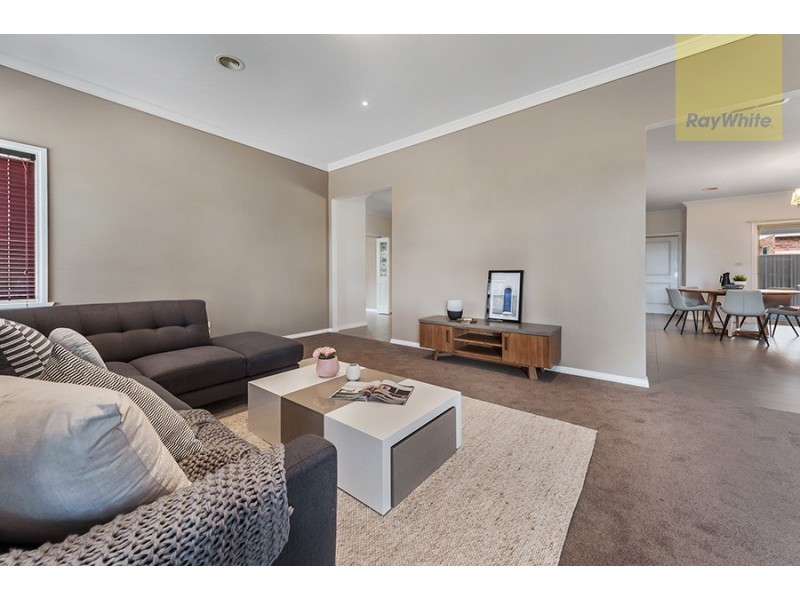 2 Healesville Loop, Craigieburn VIC 3064