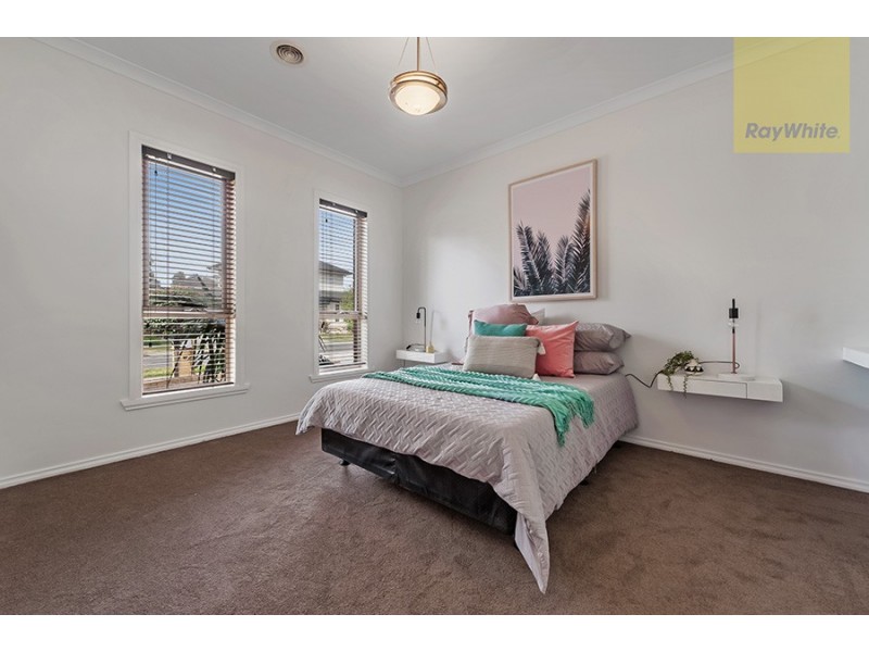 2 Healesville Loop, Craigieburn VIC 3064