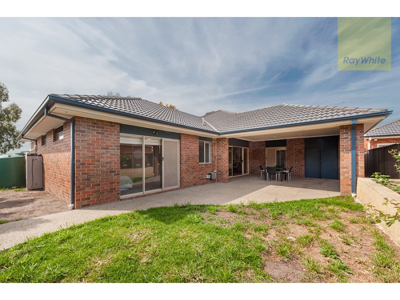 2 Healesville Loop, Craigieburn VIC 3064