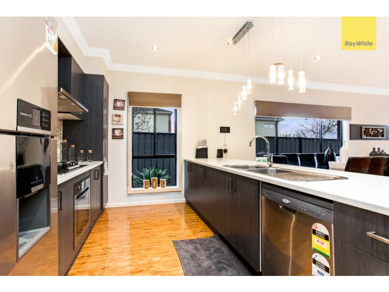 8 Densham Way, Craigieburn VIC 3064