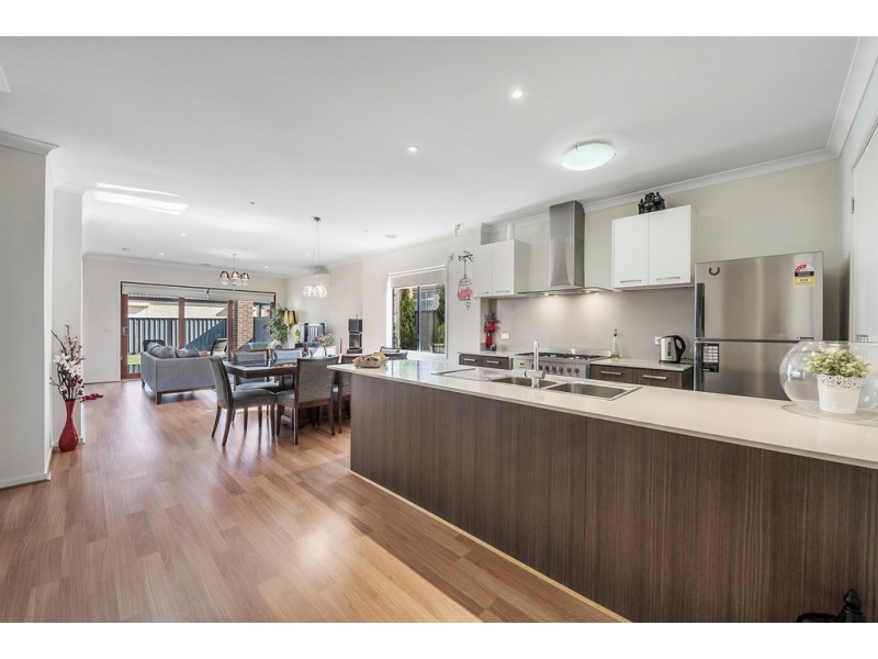 25 Brickwood Circuit, Craigieburn VIC 3064