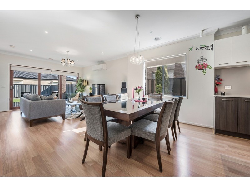 25 Brickwood Circuit, Craigieburn VIC 3064