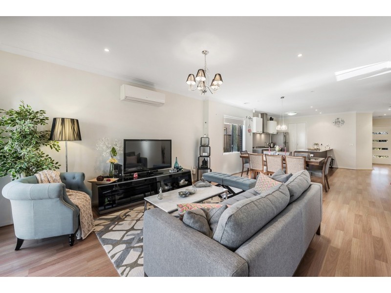 25 Brickwood Circuit, Craigieburn VIC 3064