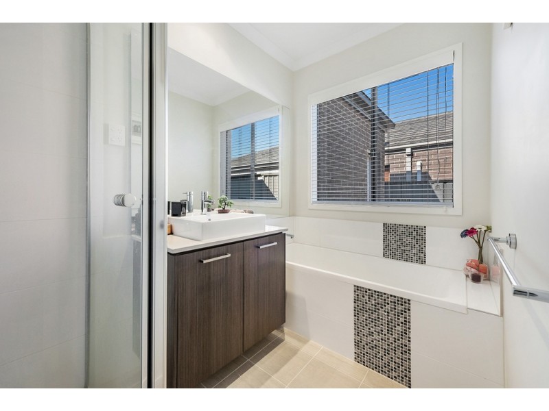 25 Brickwood Circuit, Craigieburn VIC 3064