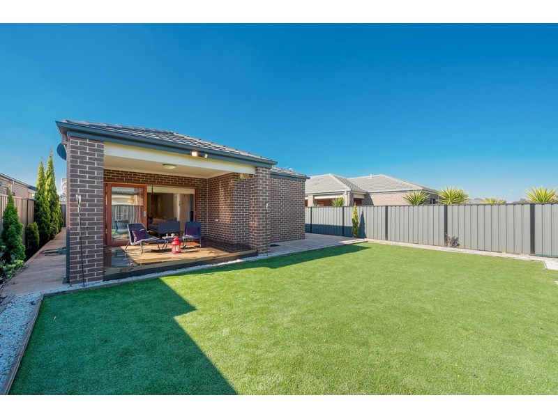 25 Brickwood Circuit, Craigieburn VIC 3064