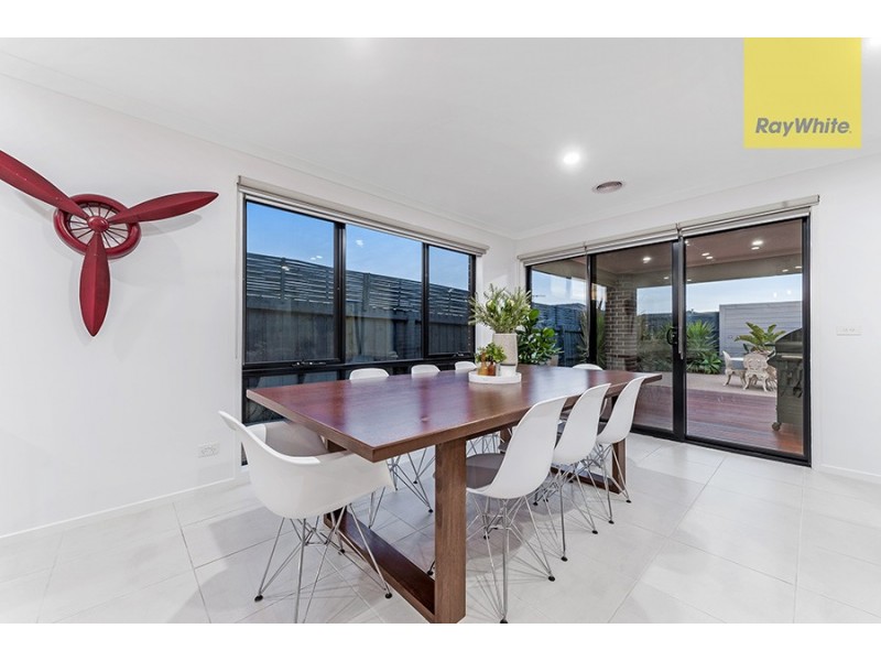 17 Leveque Loop, Craigieburn VIC 3064