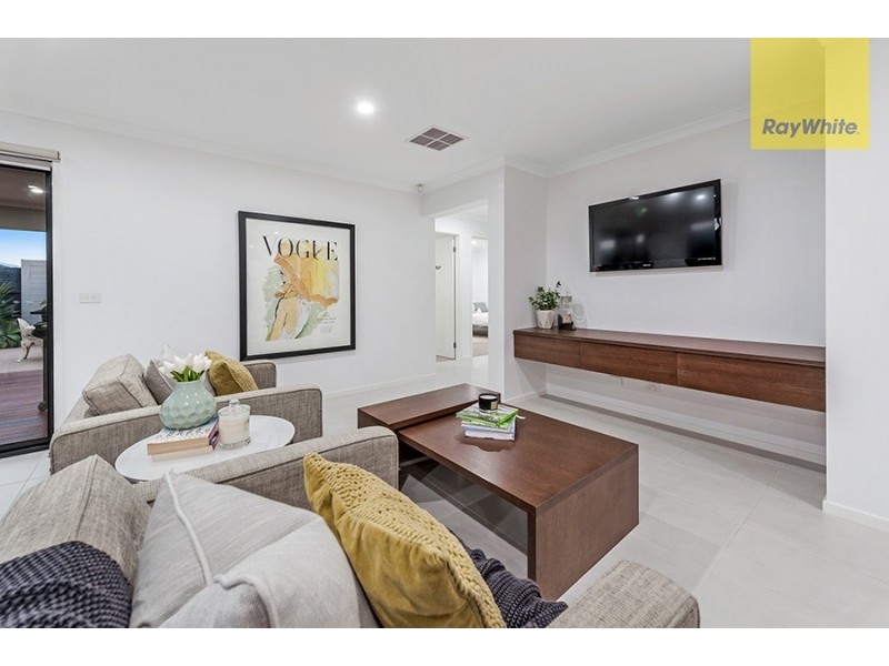 17 Leveque Loop, Craigieburn VIC 3064