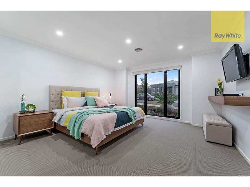 17 Leveque Loop, Craigieburn VIC 3064