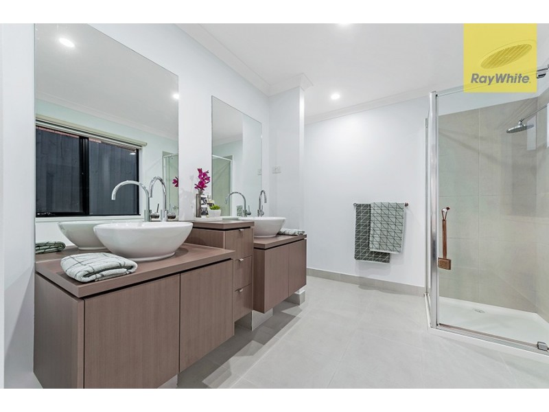 17 Leveque Loop, Craigieburn VIC 3064