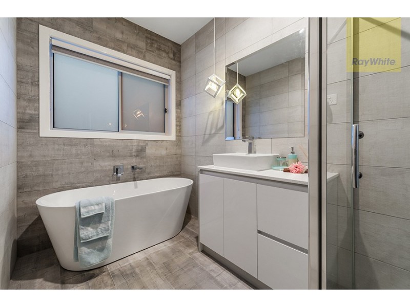 29 Lemon Myrtle Way, Craigieburn VIC 3064