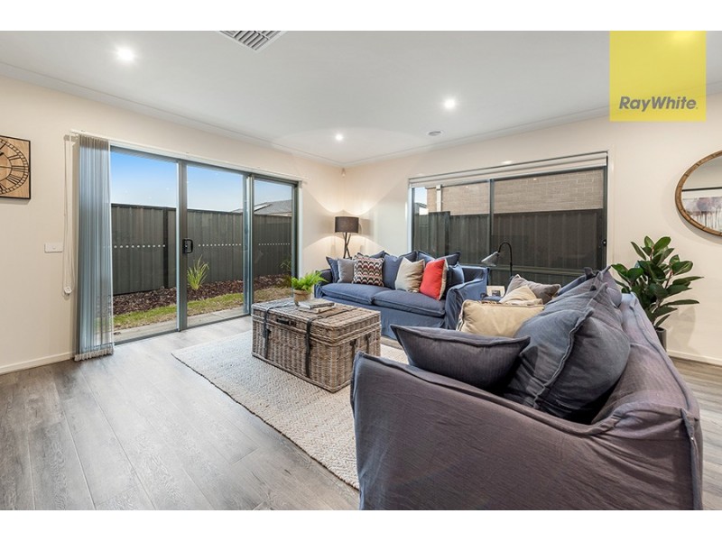 12 Pioneer Street, Craigieburn VIC 3064